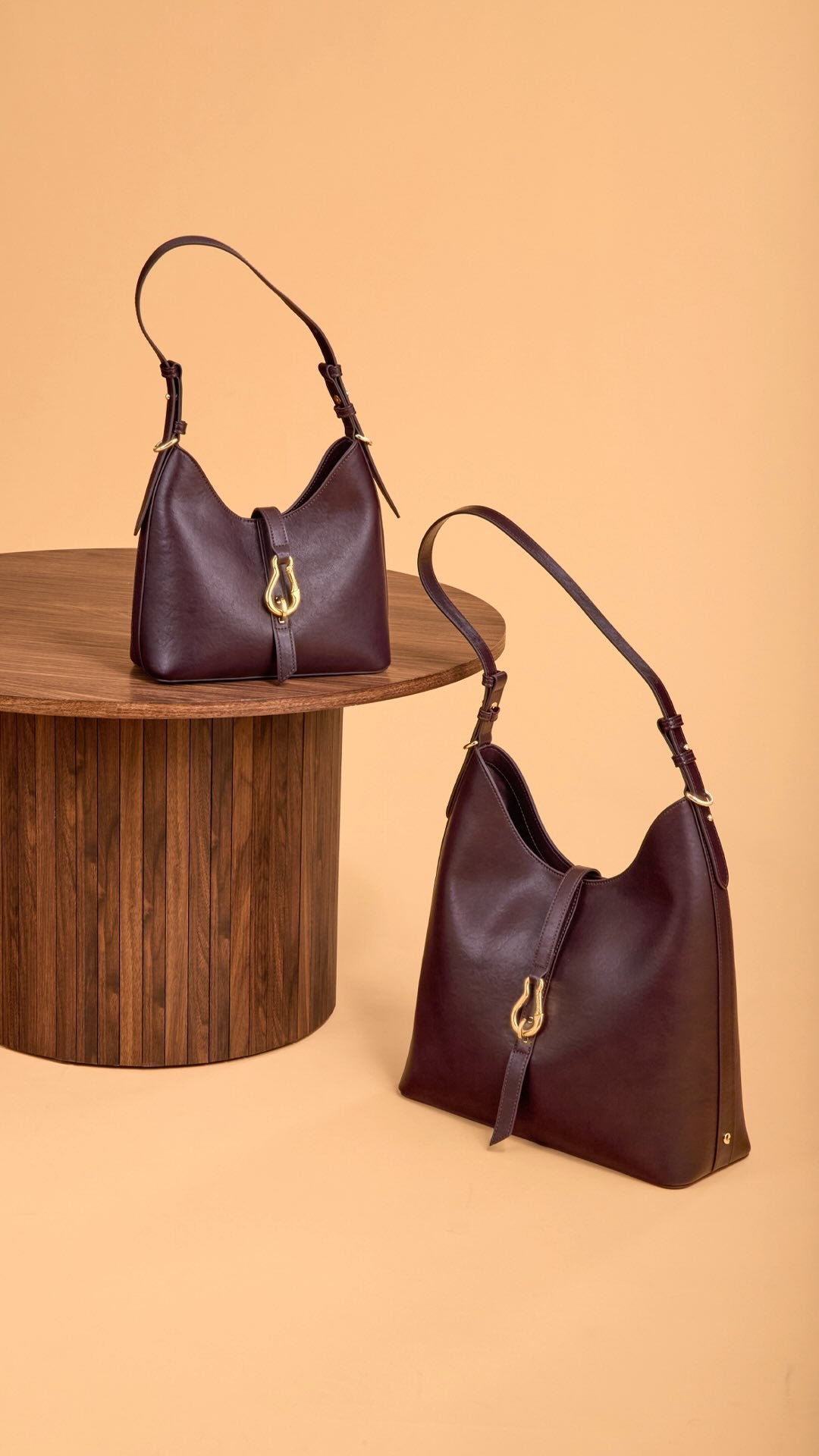 Prête à faire votre choix ? 🤎

Le Mini Aurore est dispo dans 6 teintes irrésistibles : Noir, Blanc Cassé, Chocolat, Camel, Burgundy et Beige. Structure élégante, détails dorés et le format parfait pour emporter vos essentiels partout avec vous…

Lequel va rejoindre vos tenues cette saison ? Dites-le-nous en commentaire ! ✨

🔗 Lien en bio pour tout découvrir !
#elanbymarts #miniaurore