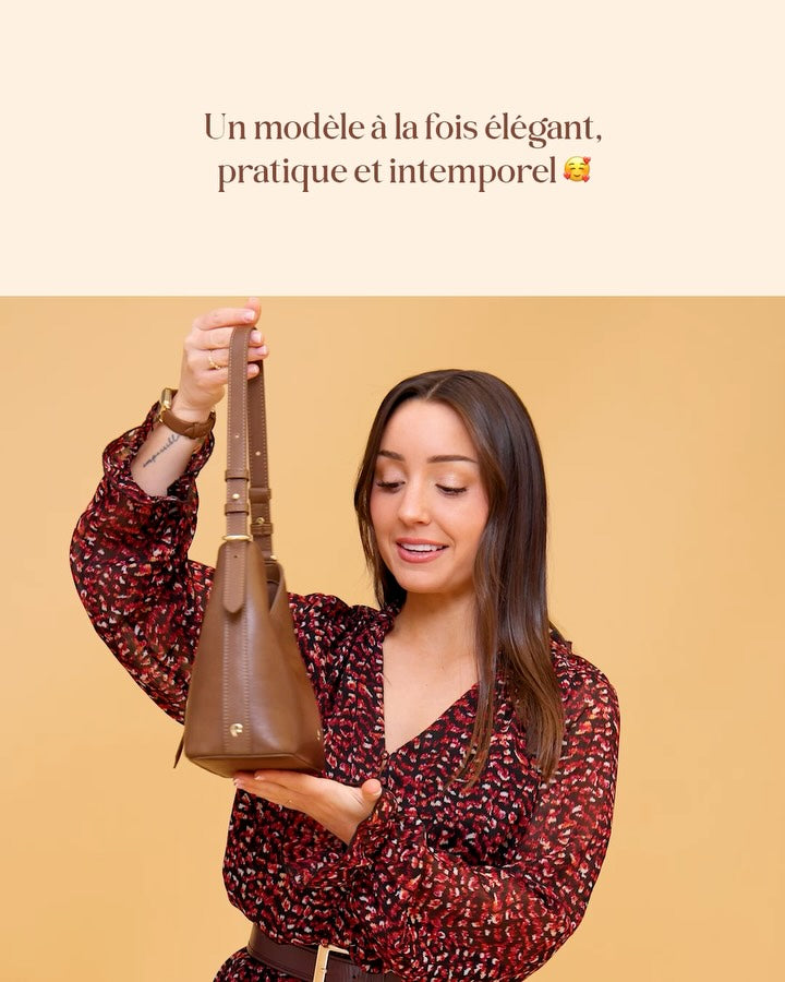 Zoom sur l’envers du décor 📸✨

Parce qu’un nouveau modèle, c’est des mois de réflexion, de prototypes et d’ajustements... On vous emmène dans les coulisses du sac Aurore !

Faites glisser pour découvrir le travail des matières, les zooms sur les détails et toute la magie du shooting. 🎞️🤍

Et si vous avez la moindre question sur les dimensions, les coloris ou le fermoir mousqueton, posez-la-nous en commentaire, on vous répond avec plaisir ! 💬👇🏼
#teamélan #élanbymarts — image 5 sur 10