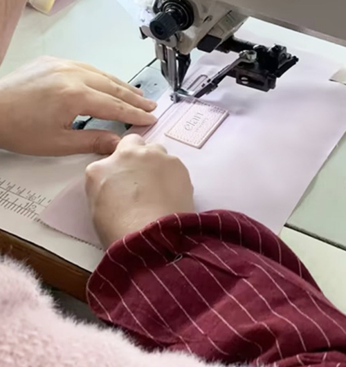 Fabrication soignée d’un sac Élan en atelier